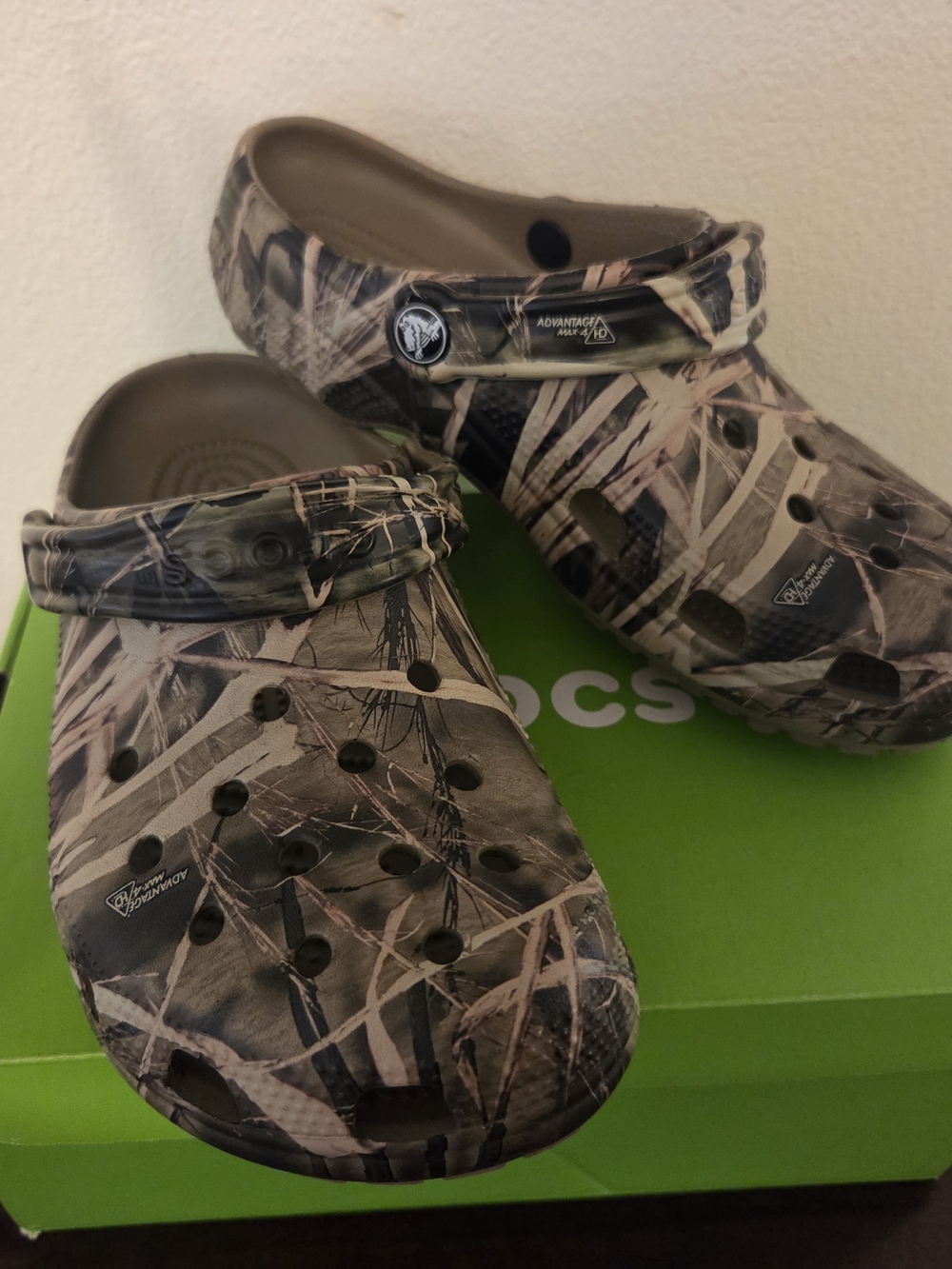 New, Crocs Realtree Camo Classic Clog - Brown/Green, size 7